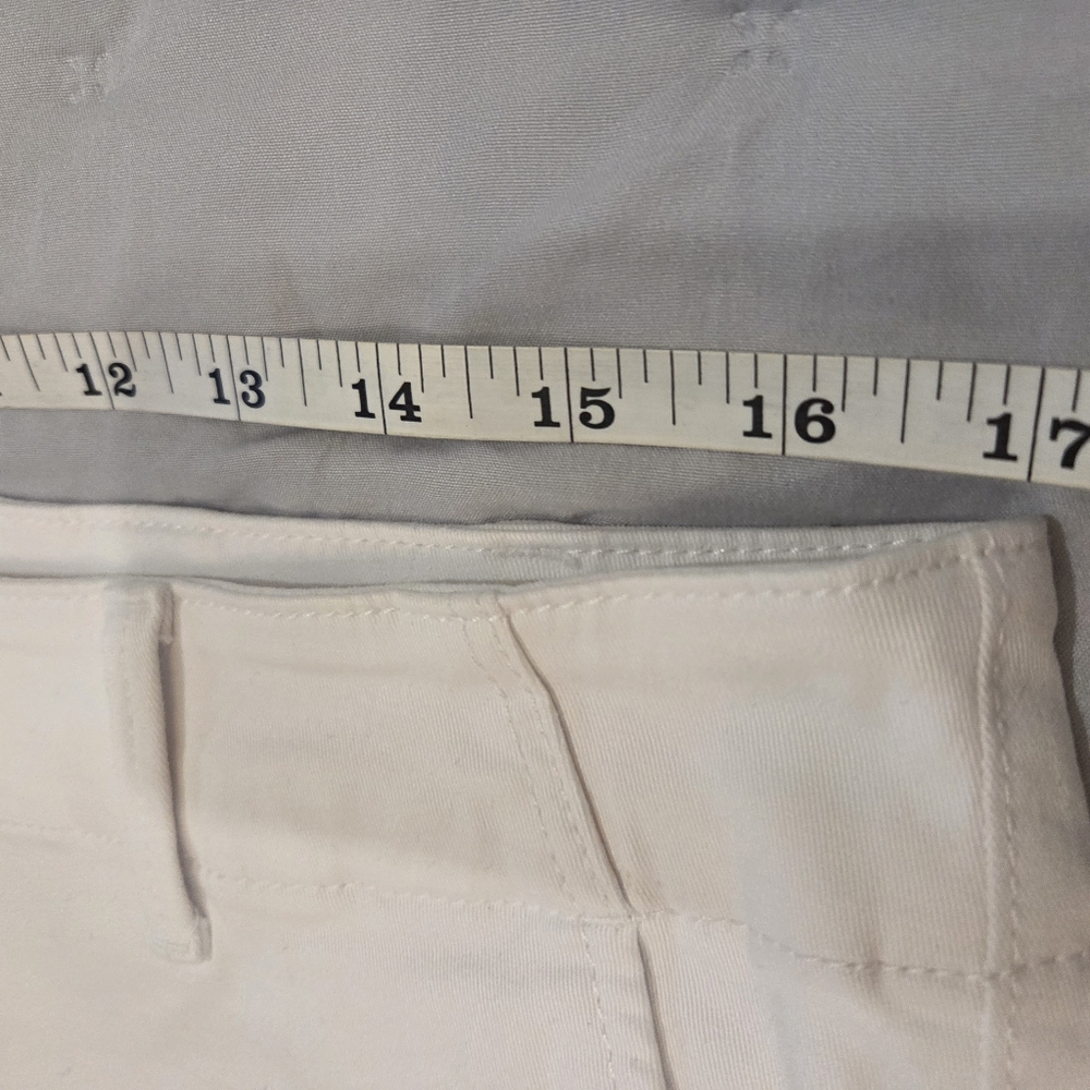 Loft Monroe White Bermuda Shorts Size 10. - Picture 3 of 5